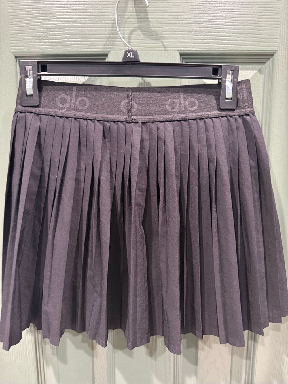 ALO Yoga Dark Gray Pleated Skater Skort - Picture 3 of 4